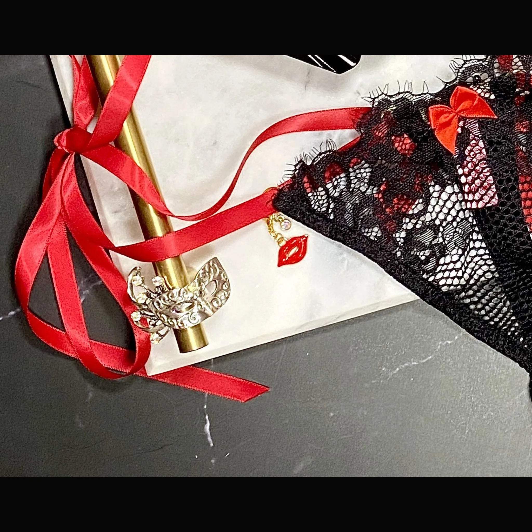Kiss Charms